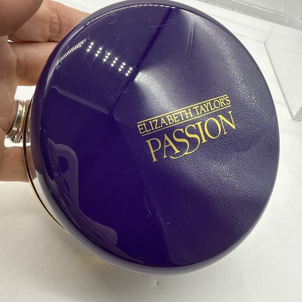 NEW PASSION by Elizabeth Taylor Dusting Powder 2.6 oz, NO OUTER BOX!
